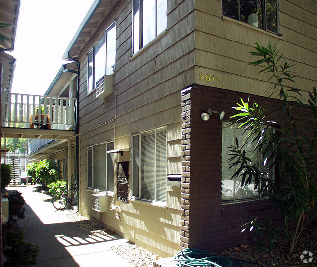 Building Photo - D Street Apartments