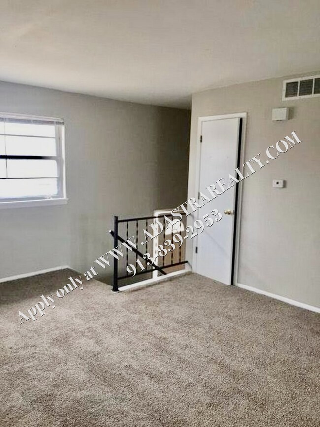 Building Photo - Nice 2 Bed 2 Bath Duplex in Leavenworth-Av...