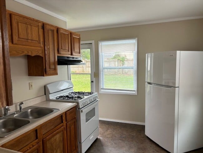Building Photo - Check out this 3 Bedroom Ranch in Homewood...