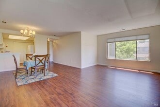 Building Photo - 22 Lakeview Ct
