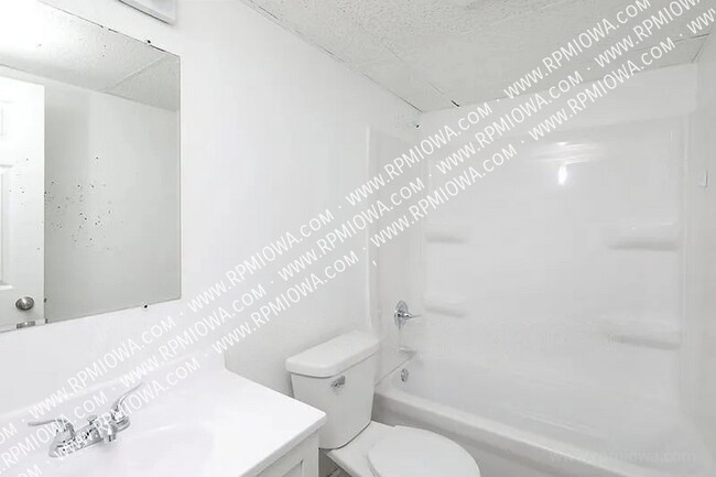 Building Photo - AVAILABLE NOW!! 1 Bedroom, 1 Bathroom In D...