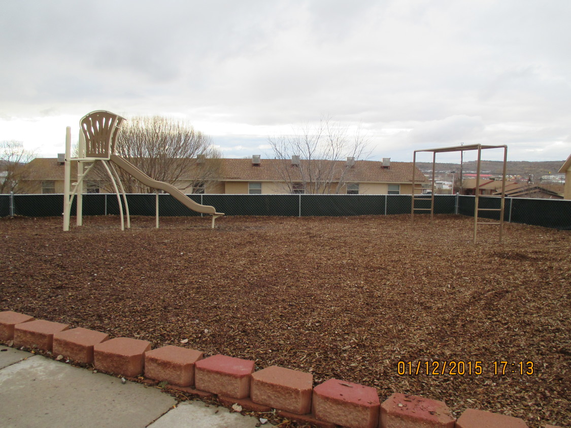 Primary Photo - Sagebrush Place Apartments