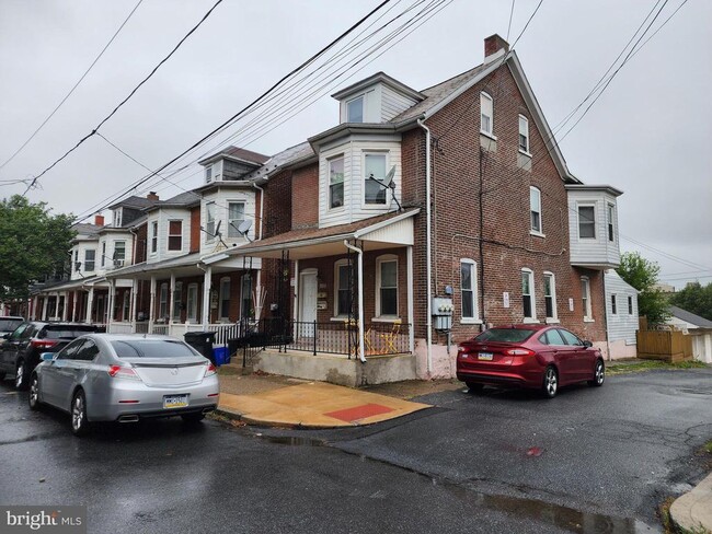 Building Photo - 253 E Ettwein St