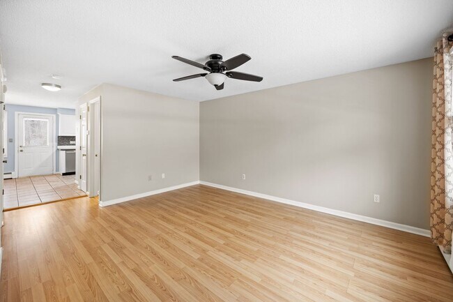 Foto del edificio - 67 Brentwood Dr