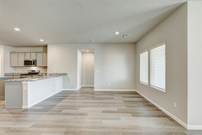 Building Photo - 4109 Sara Pk Dr