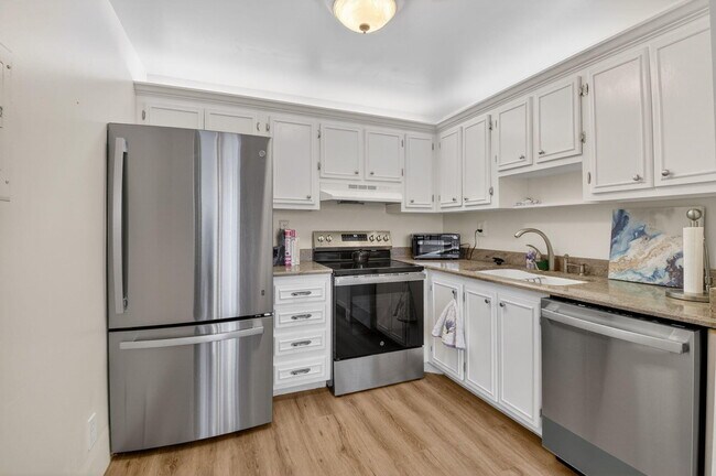 Foto del edificio - 111 Normandy Ln