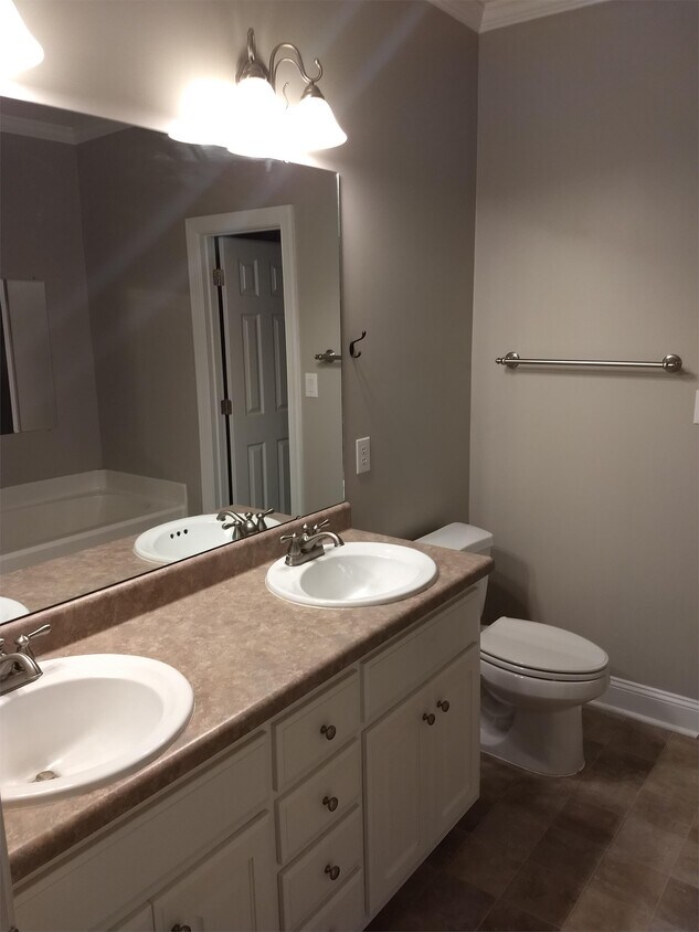 Building Photo - 106 Dobbers Creek Dr