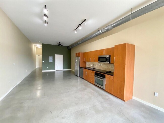 Building Photo - 2235 E 6th St