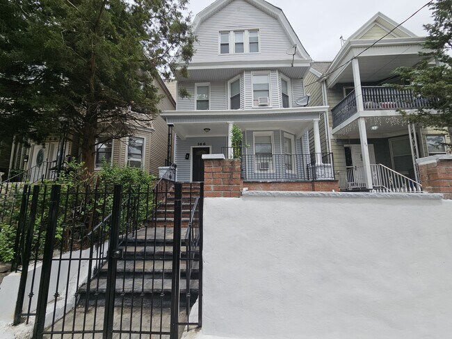 Foto del edificio - 166 Carteret Ave