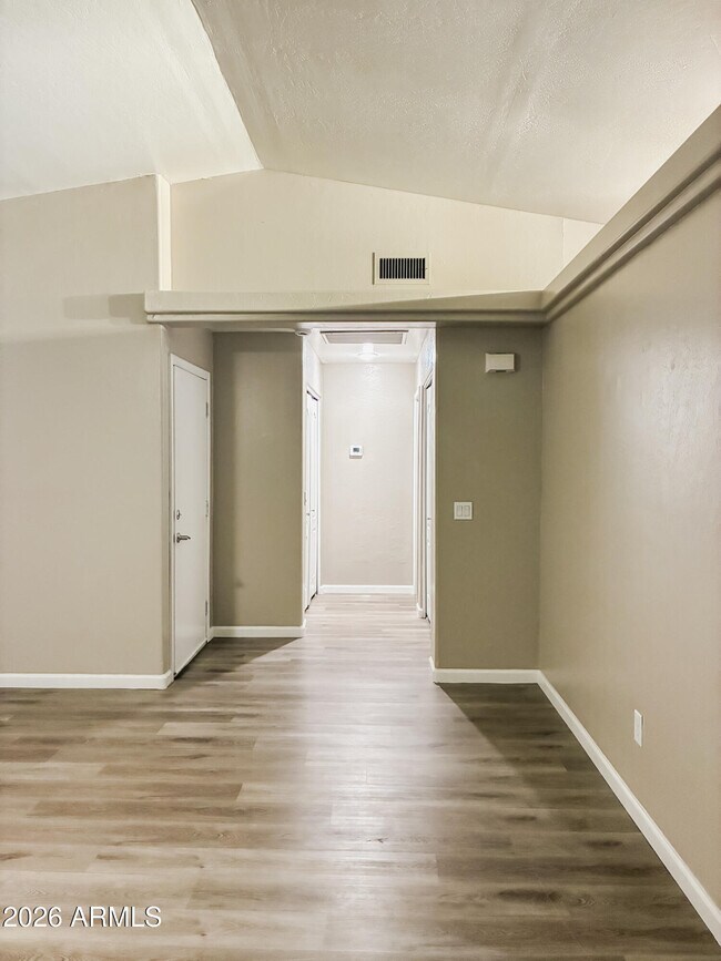 Foto del edificio - 9105 W Raven Dr