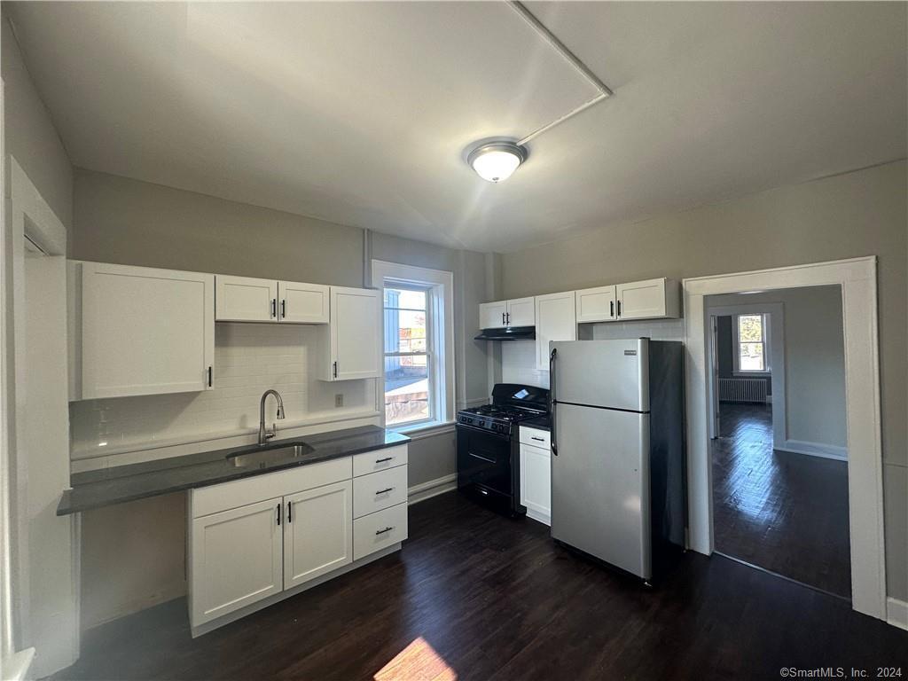 Primary Photo - 2375 Barnum Ave