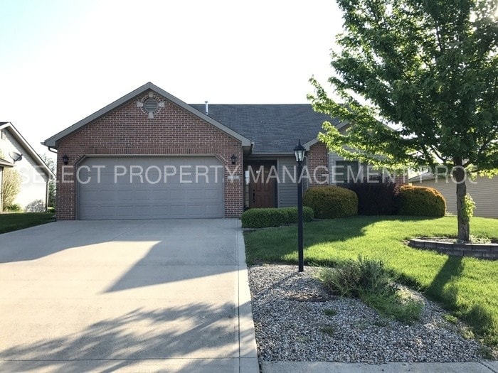 Primary Photo - 215 S Eagle Glen Trail