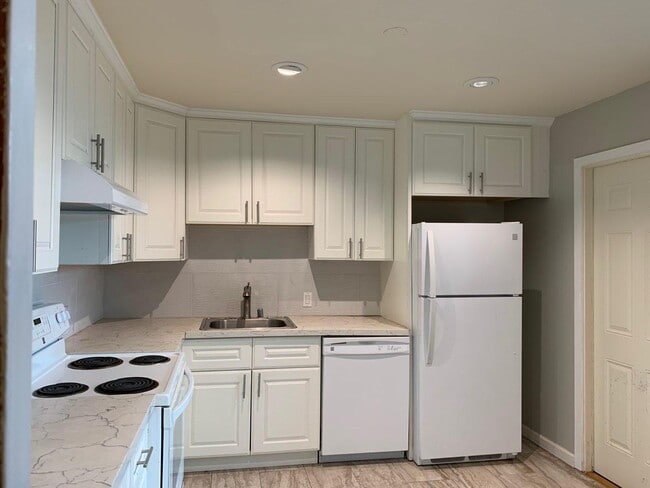 Building Photo - 4041 Lincoln Way