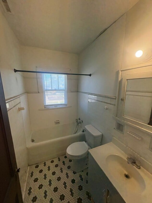 Foto principal - 1208 NE Jefferson Ave