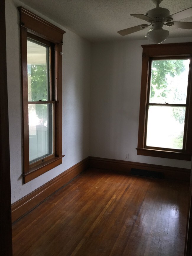 Building Photo - 516 S Galena Ave