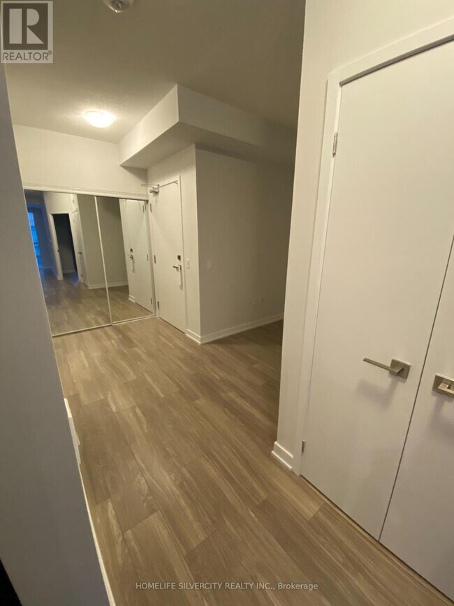 Photo du bâtiment - 4085-4085 Parkside Village Dr