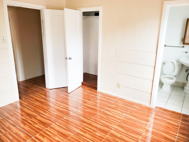 Dormitorio 2 - 718 1st Ave