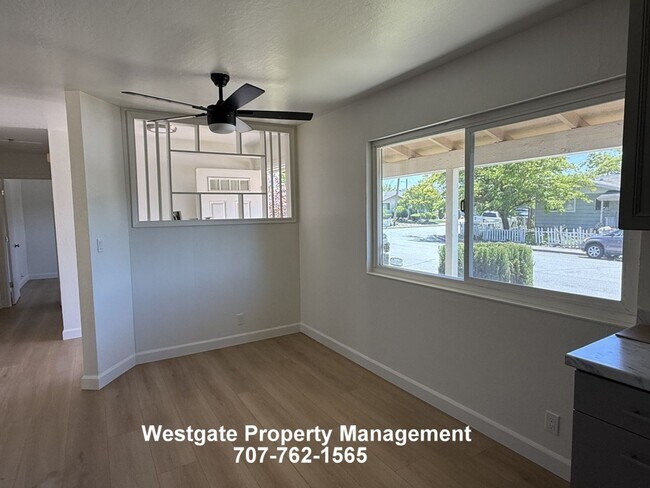 Foto del edificio - 1340 Ramona Ln