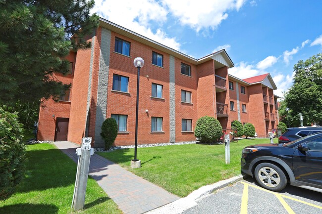 Building Photo - Westmount Villa 1