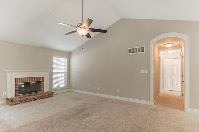 Building Photo - 317 Oak Park Village Dr