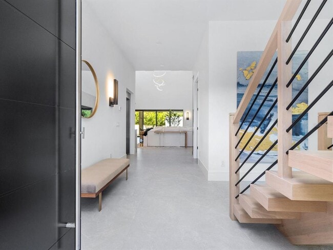 Building Photo - 2467 Hyde Park St