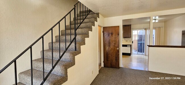 Building Photo - Large Two Story Apartment with Detached On...
