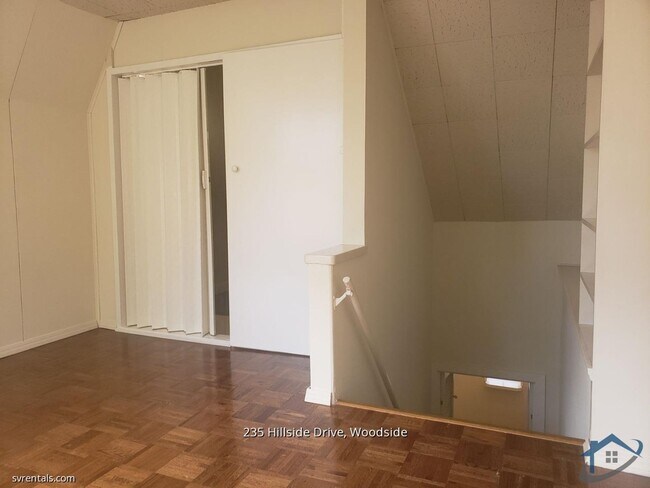 Foto del edificio - 235 Hillside Dr