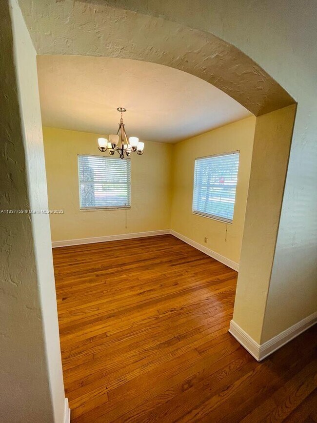 Foto del edificio - 410 Pinecrest Dr