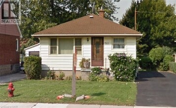 Building Photo - 742 Garth St