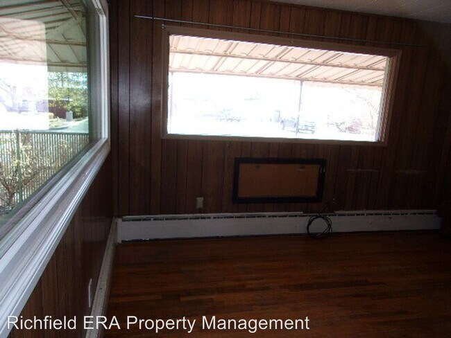 Building Photo - 75 W 200 N