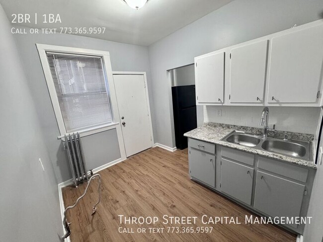 Building Photo - Spacious 2 Bed 1 Bath