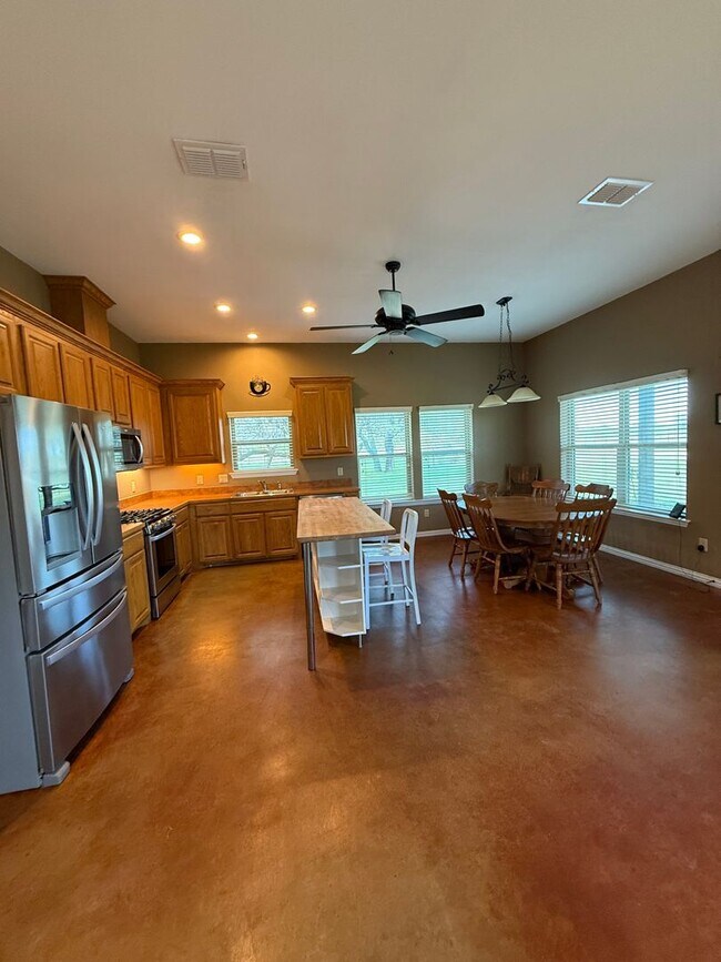 Foto del edificio - Acreage - HORSE PROPERTY - Peaceful Country Living