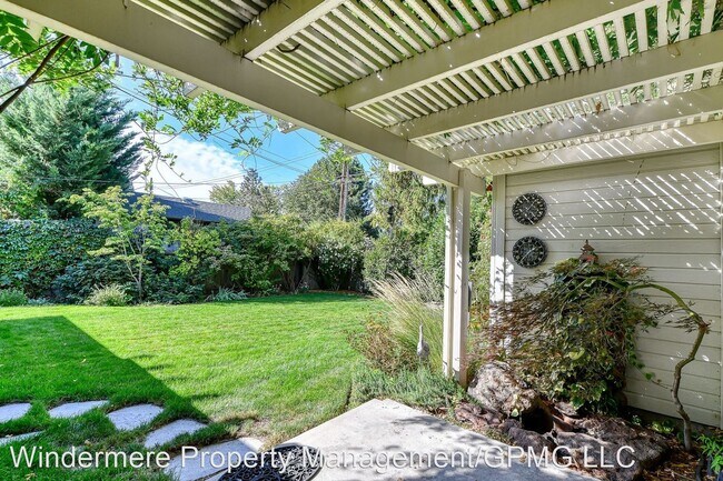 Foto del edificio - 3 br, 2 bath House - 2239 W.  Eastman St.