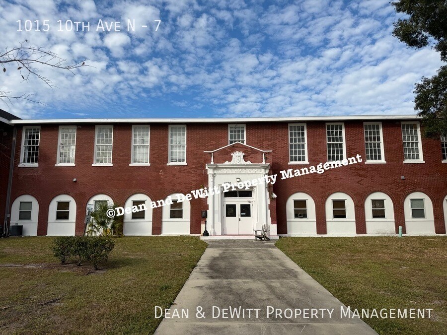 Foto principal - 1015 10th Ave N