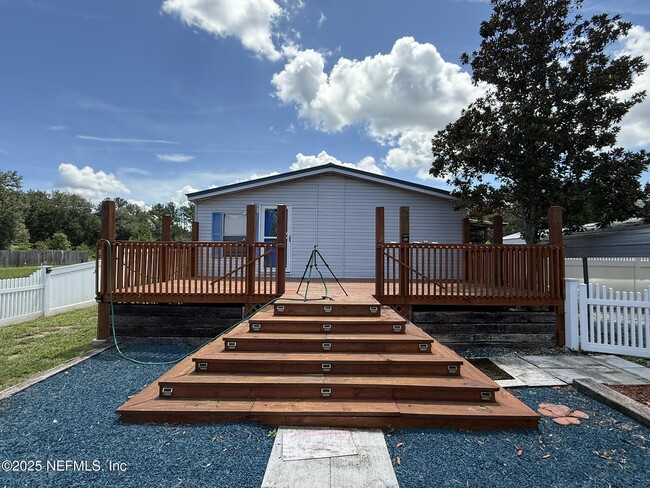 Building Photo - 822 Dawn Ave