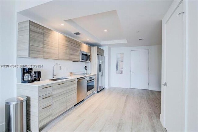 Foto del edificio - 121 NE 34th St
