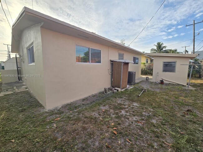 Foto del edificio - 882 NW 26th Ave