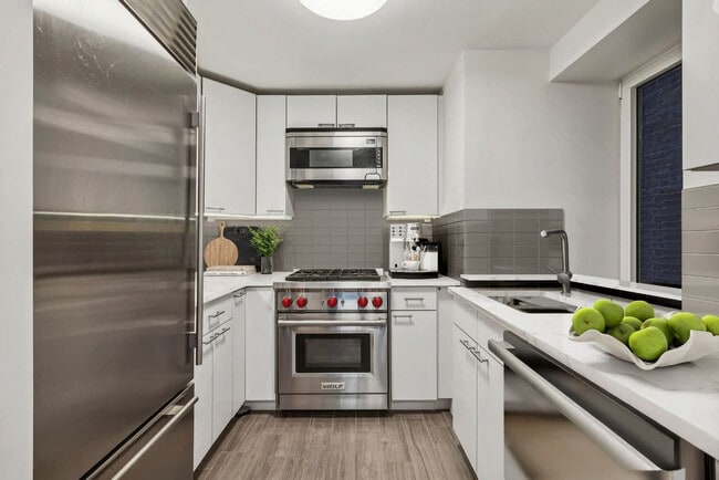 Building Photo - 125 E 83rd St