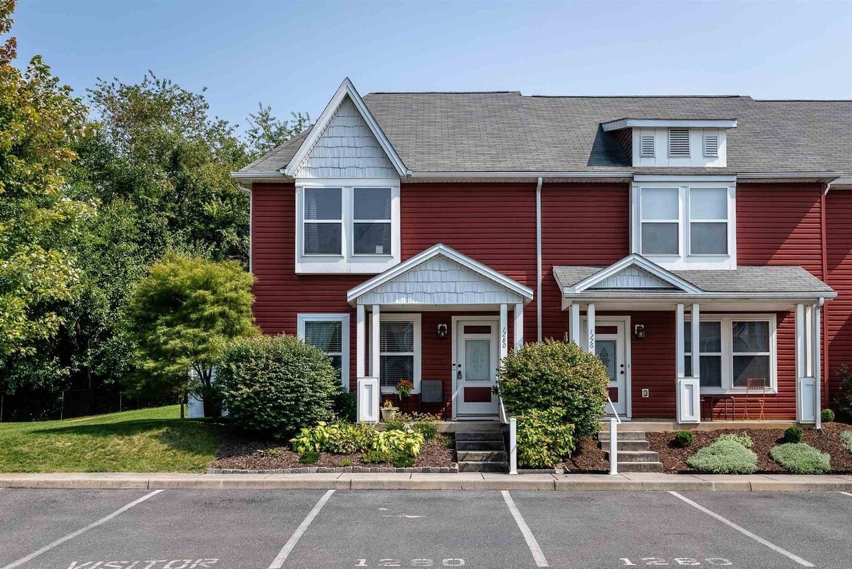 Foto principal - Updated 3 Bedroom 2.5Bath Townhouse in Har...