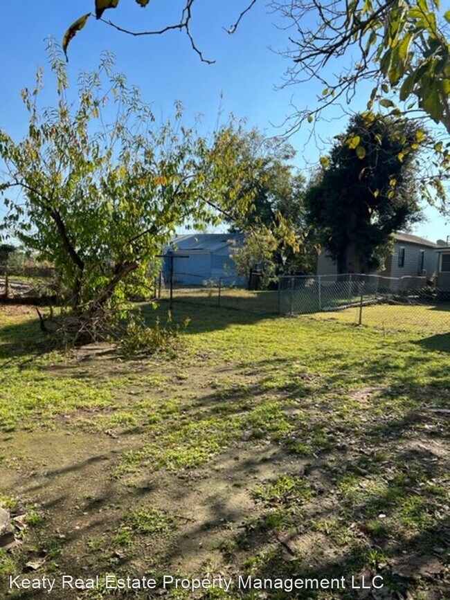 Building Photo - 3 br, 1 bath House - 124 Refinery Street