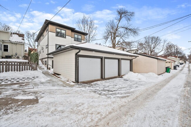Building Photo - 4927 Ewing Ave S