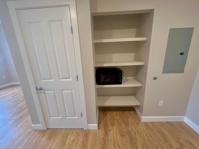 Foto del edificio - Putnam Winslow– $1,020 – 1 Bathroom Studio, 325 SQ.FT. – UTILITIES INCLUDED, Available Immediately