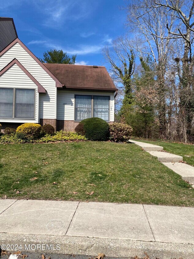 Primary Photo - 107 Westchester Dr