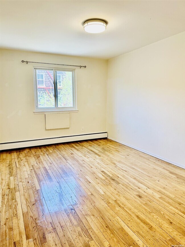 Building Photo - 144-37 Barclay Ave