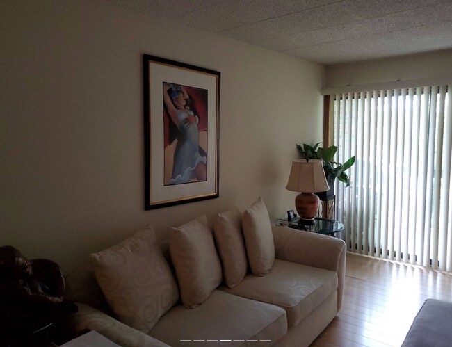 Foto del edificio - 2 Bedrooms, 2 Bathrooms and Plenty of Amen...