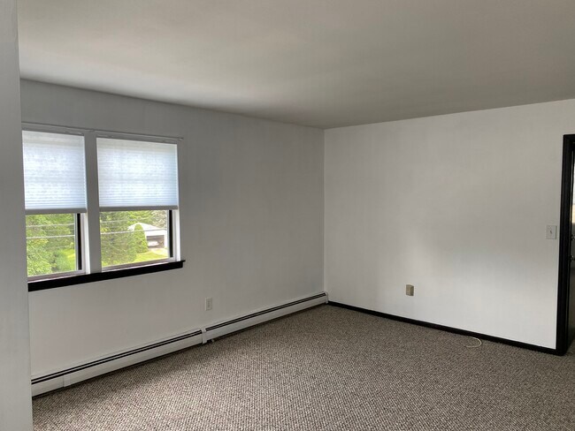 Building Photo - 49 Woodhull Rd