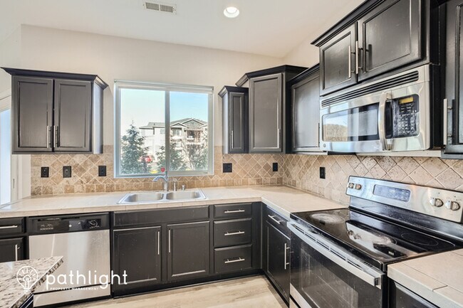 Foto del edificio - 621 204th Street Court East