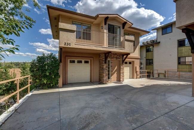 Building Photo - 221 Spring St