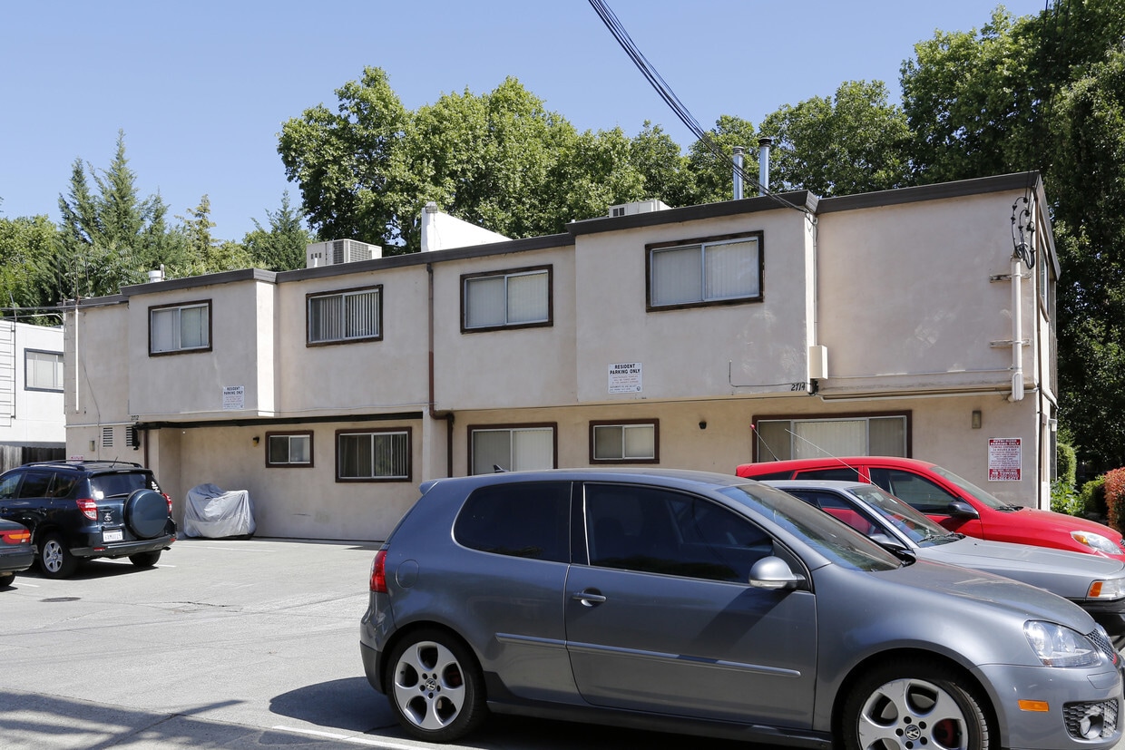Building Photo - E Street Apartments