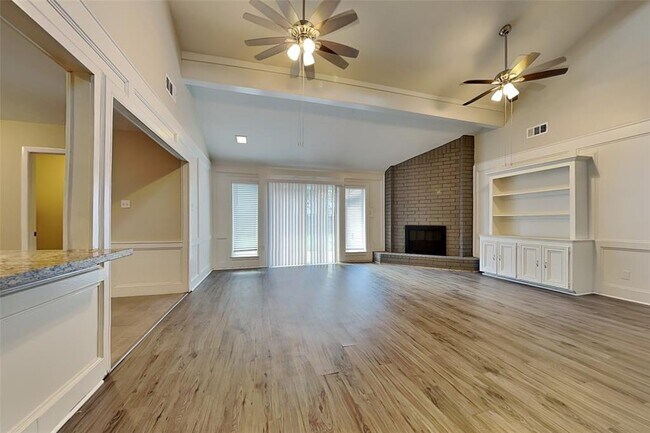 Foto del edificio - 2026 Willow Point Dr